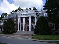 Kampus Dartmouth College 23. 6. 2007 Tuck School of Business.JPG