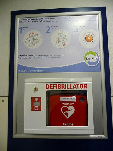 File:Defibrillator Sanifair.JPG