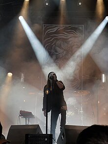 Deliverance au Hellfest 2022, Pierre Duneau devant le visuel de Saturne dévorant son enfant