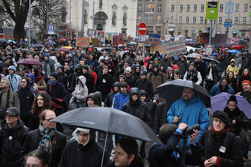 File:Demonstrace-proti-Dobešovi-Brno2012-40.jpg