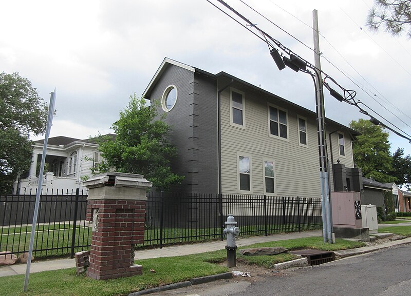 File:Derbigny Street, Broadmoor, New Orleans July 2023 - Corner Napoleon.jpg