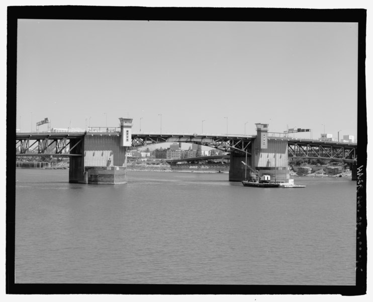 File:Detail view of double-leaf bascule drawspan in closed position. - Morrison Bridge, Spanning Willamette River on Morrison and Alder Streets, Portland, Multnomah County, OR HAER OR-100-15.tif