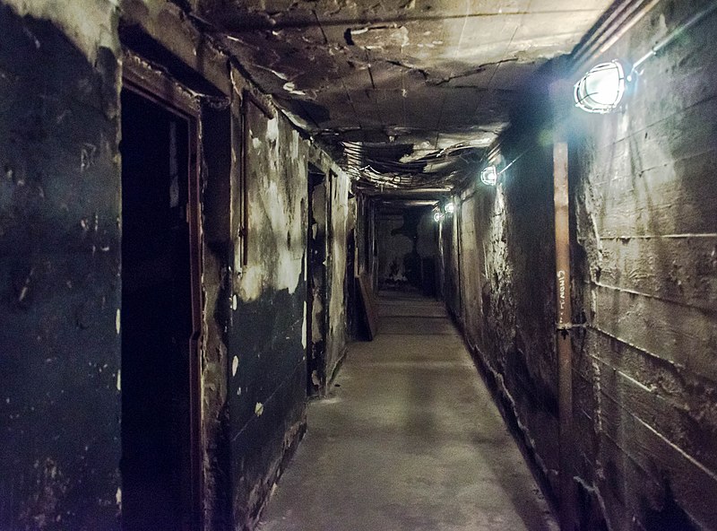 File:Dokumentenbunker (8456232154).jpg