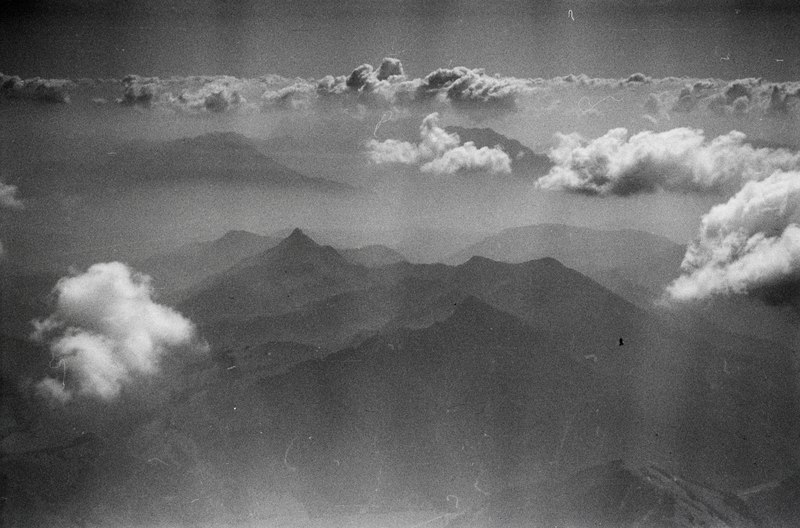 File:ETH-BIB-Flug über Zugspitze, Wien, Oetztal nach Budapest mit der Lockheed Orion (CH-168)-Weitere-LBS MH02-12-0025.tif