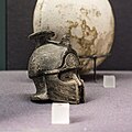 East Greek plastic aryballos - helmeted head of warrior - Wien KHM AS IV 3593 - 01