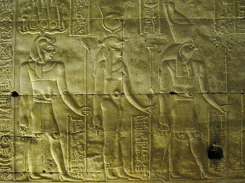 File:Edfu Tempelrelief 15.JPG