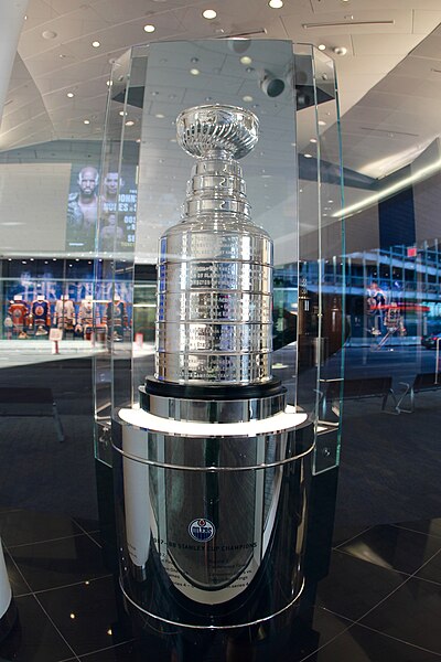 File:Edmonton Oilers 1987-1988 Stanley Cup Champions trophy (36833872410).jpg