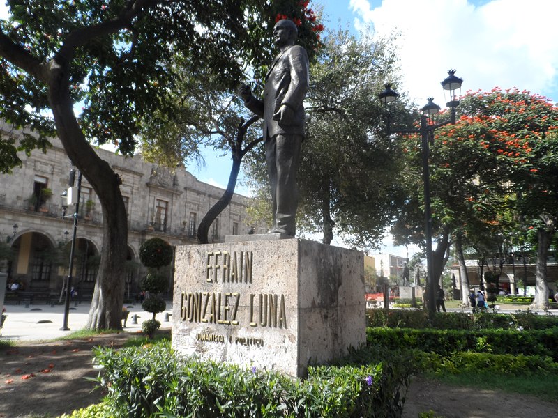 File:Efraín González Luna (Estatua).jpg