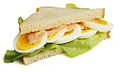Een sandwich met hardgekookt ei