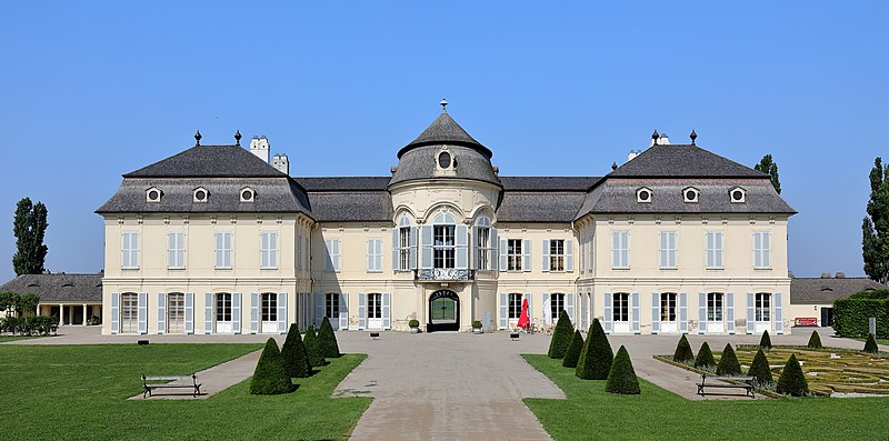 File:Engelhartstetten - Schloss Niederweiden (1).JPG