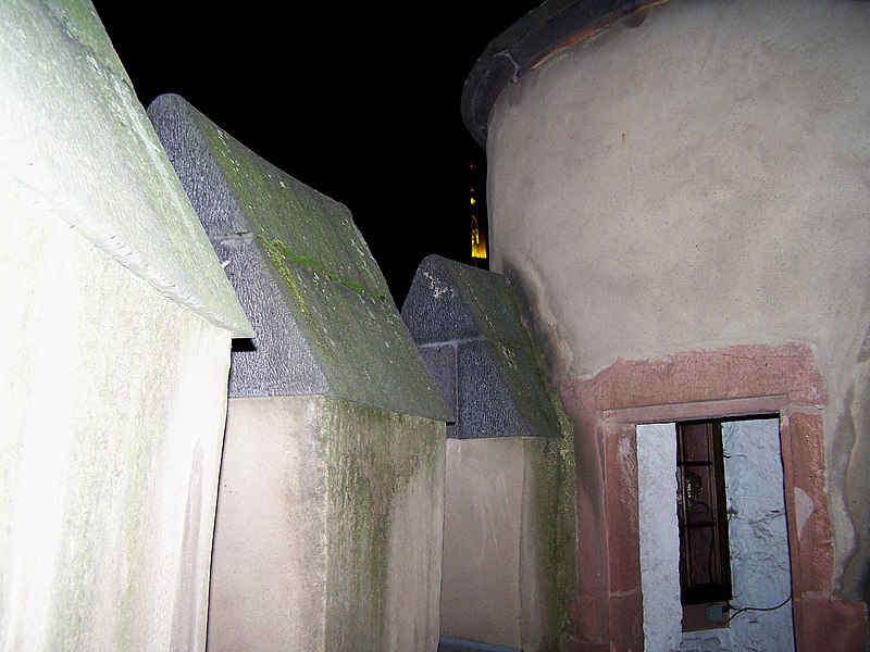 File:Eschenheimer-Turm Wehrgang 02122009.JPG