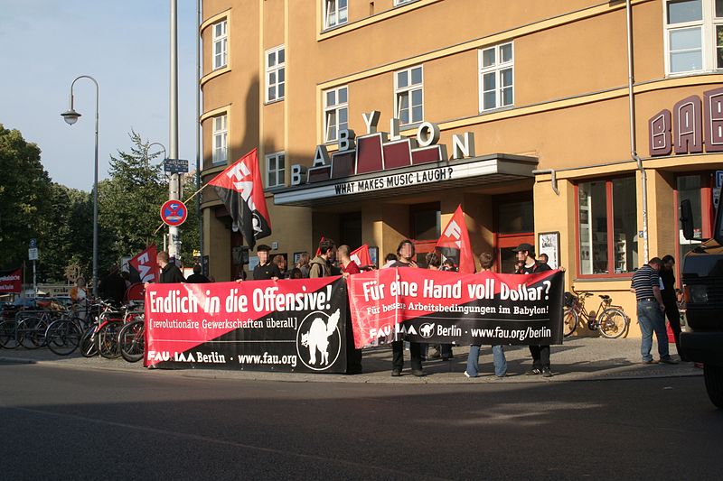 Die Freie Arbeiterinnen- und Arbeiter-Union (FAU) 800px-FAU_Demo_2010