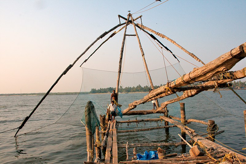 File:Fishermen on Chinese Fishing Nets Cochin India.jpg