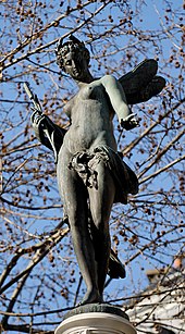 Nymphe fluviale ou Libellule, détail de la fontaine de la place André-Malraux à Paris.