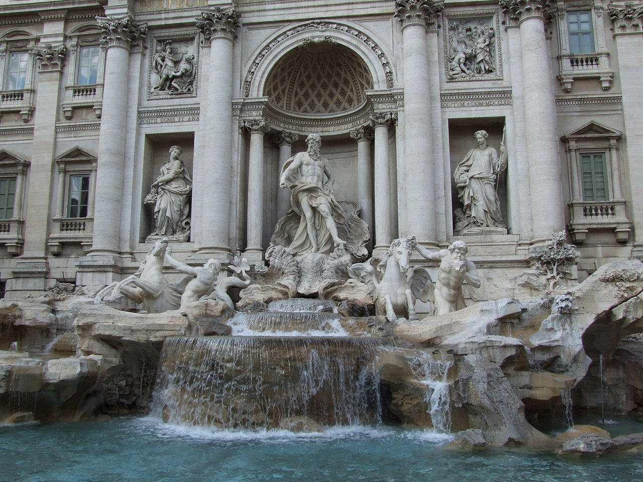 ファイル:Fontana di Trevi Italy Roma - Creative Commons by 