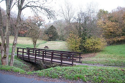 Footbridge and picnic area - Porthkerry Country Park, Barry - geograph.org.uk - 2171921