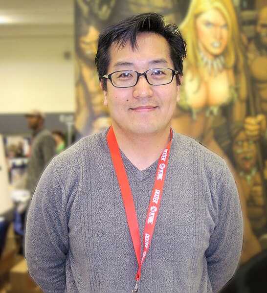 File:Frank Cho at WonderCon 2010 2.JPG