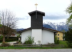 Schöpfungskirche Seitenansicht mit Eingang (rechts Ansicht der Turmseite)