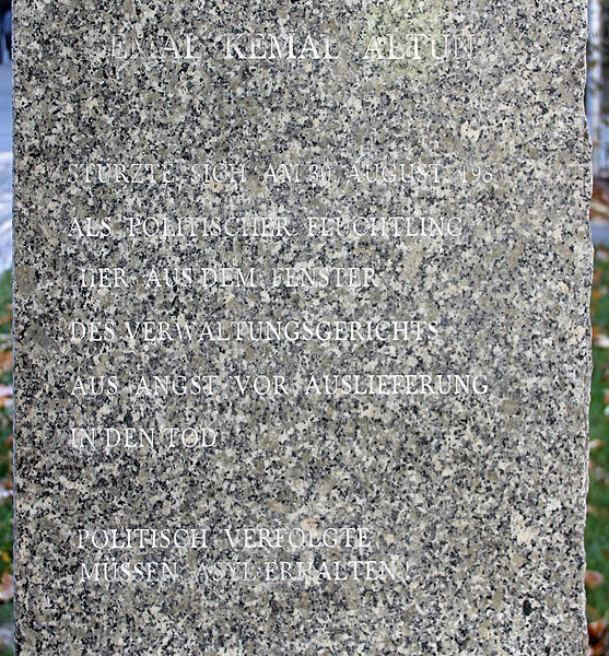 File:Gedenktafel Hardenbergstr 20 (Charl) Cemal Kemal Altun de.jpg