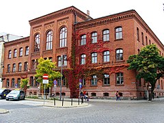 Escola, fundada em 1623