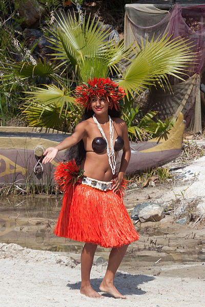 File:Girl of Polynesia. Port Aventura. Catalonia B48.jpg