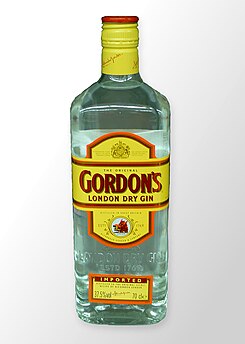 Gordons London Dry Gin im Regal.jpg