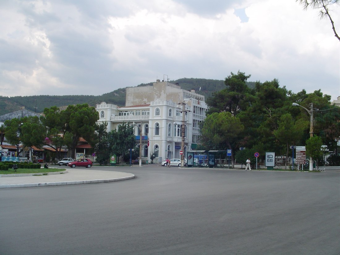 File:Grande place à Muğla (2842618214).jpg