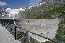 Typische Gewichtsstaumauer am Grimselpass, Schweiz