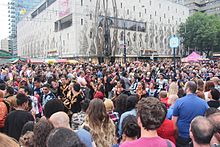 In Rotterdam almost half the population has an immigrant background. Grote drukte zomercarnaval Rotterdam.jpg