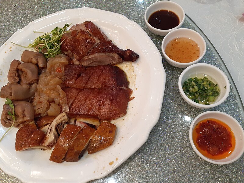 File:HK 灣仔 Wan Chai 軒尼詩道 71-85 Hennessy Road 熙華大廈 Hay Wah Building 東園酒家宴會廳 Tung Yuen Banquet Restaurant food 燒味拼盤 Siu Mai Mixed disk October 2021 SS2 02.jpg