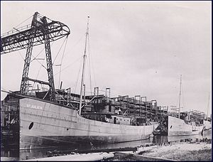 HMCS St Julien under construction Toronto 1917 CN-3947(St.Julien).jpg