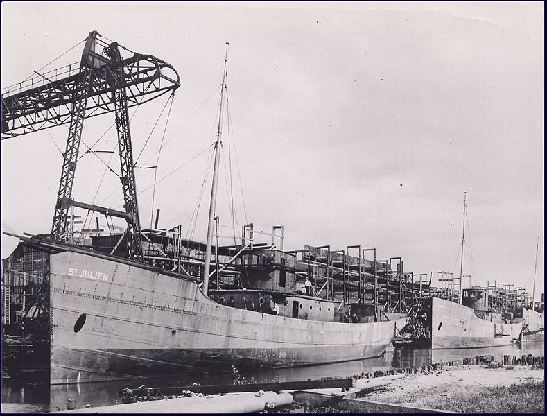 File:HMCS St Julien under construction Toronto 1917 CN-3947(St.Julien).jpg