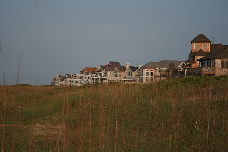 File:HatterasBeachHomes.JPG