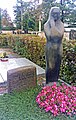 Familiengrab Hauck, Friedhof Maxdorf, mit Trauerfigur von Theobald Hauck