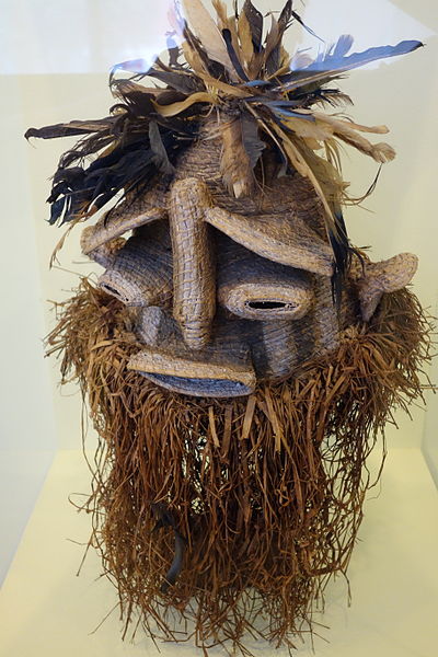 File:Helmet mask, Luntu people, Bena Musenga Village, DR Congo, raffia, feathers, pigments - Fitchburg Art Museum - DSC08942.JPG