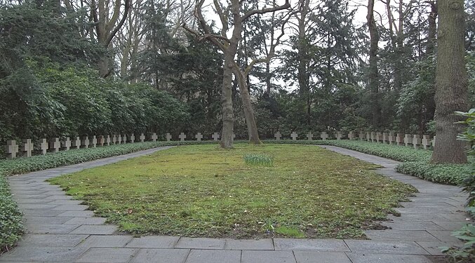 Herten Waldfriedhof Kriegsgräber 1.jpg