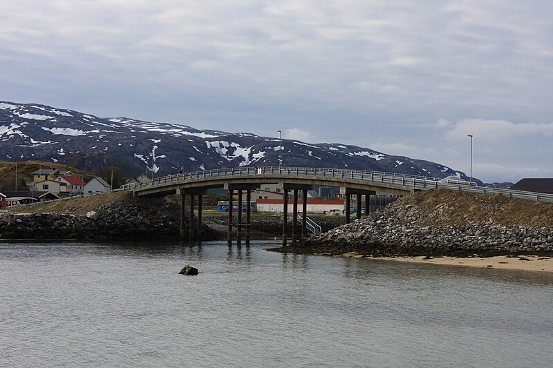 File:Hillesøybrua - From the north P3.jpg