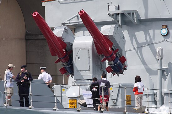 Гребень корабля. Sea Dart ЗРК. ЗРК «Sea Ceptor». Си Дарт ракета. Sea Dart Missile.