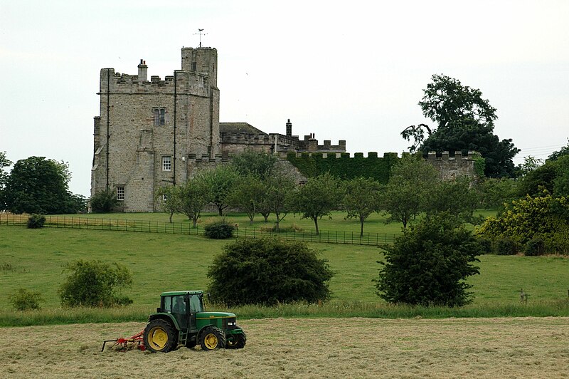 File:Hornby castle 2932 large.jpg