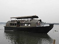 A house boat in the Chettuva backwaters in Thrissur District House boat at chettuva.JPG