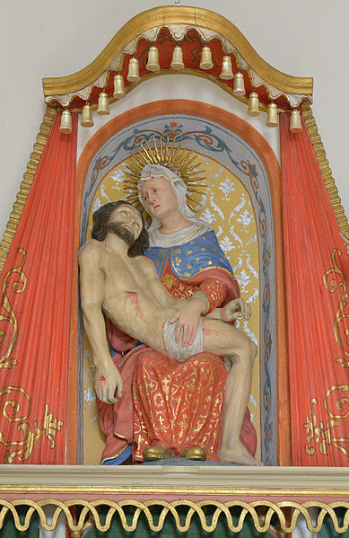 File:Housechapel Val Badia Pieta detail.jpg