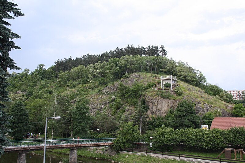 File:Hrádek hill with observe point in Třebíč, Třebíč District.jpg