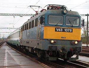 A MÁV egyik „Szili” becenéven ismert V43 típusú villamosmozdonya