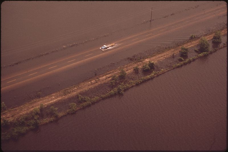 File:IN THE SPRING OF 1973 THE MISSISSIPPI RIVER REACHED ITS HIGHEST LEVEL IN MORE THAN 150 YEARS. UNPRECEDENTED FLOODING... - NARA - 552856.jpg