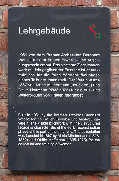 File:Infotafel - Lehrgebäude.jpg