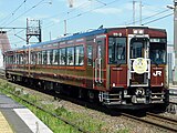 快速「湯けむり号」に使用されるレトロラッピング車両[27][25]