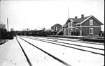 Jakobsbergs stationshus 1920. I stationshuset var väntsalarna i den högra delen.