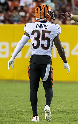 <span class="mw-page-title-main">Jalen Davis</span> American football player (born 1996)