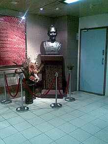 Estatua de KWH TangWingCheung.jpg