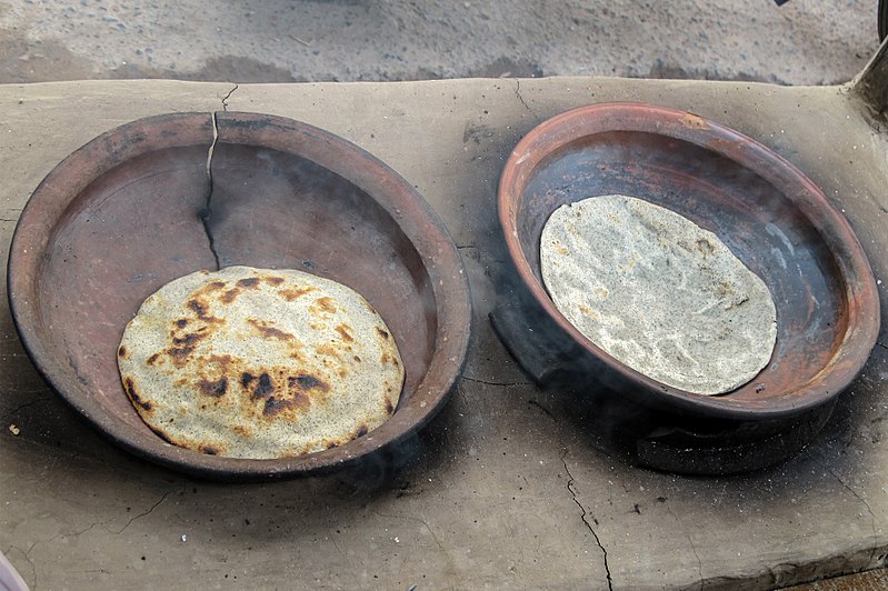 File:Kalai Ruti making beside Shyama Sarobar, Puthia (03).jpg